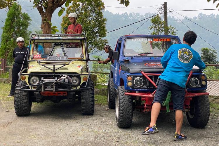 Jeep wisata Glagah saat tiba di Kalibiru, Kulon Progo.