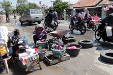 Air Minum dan Mi Instan Dikirim dengan Heli untuk Korban Gempa di Sigi