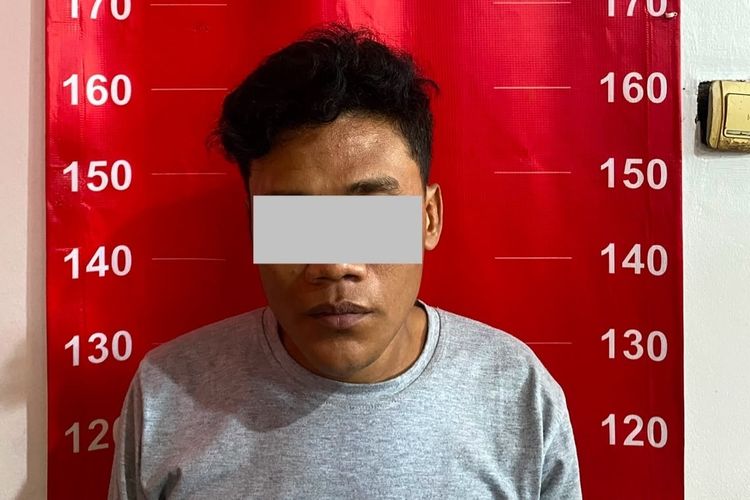 Pengedar Narkoba di Semarang Hendak Kabur, tapi Gulungan Sarungny Lepas dan Jatuhkan 15 Paket Sabu