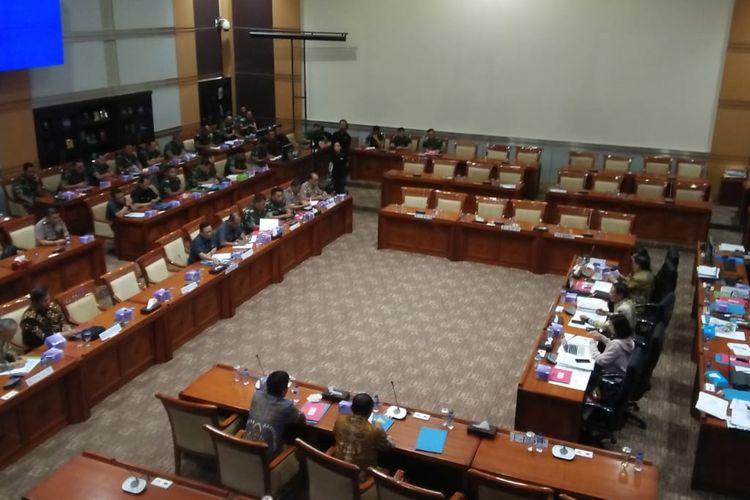 Panitia Khusus (Pansus) DPR terkait pemindahan ibu kota negara menggelar rapat kerja gabungan dengan sejumlah kementerian di Kompleks Parlemen, Senayan, Jakarta, Kamis (26/9/2019).