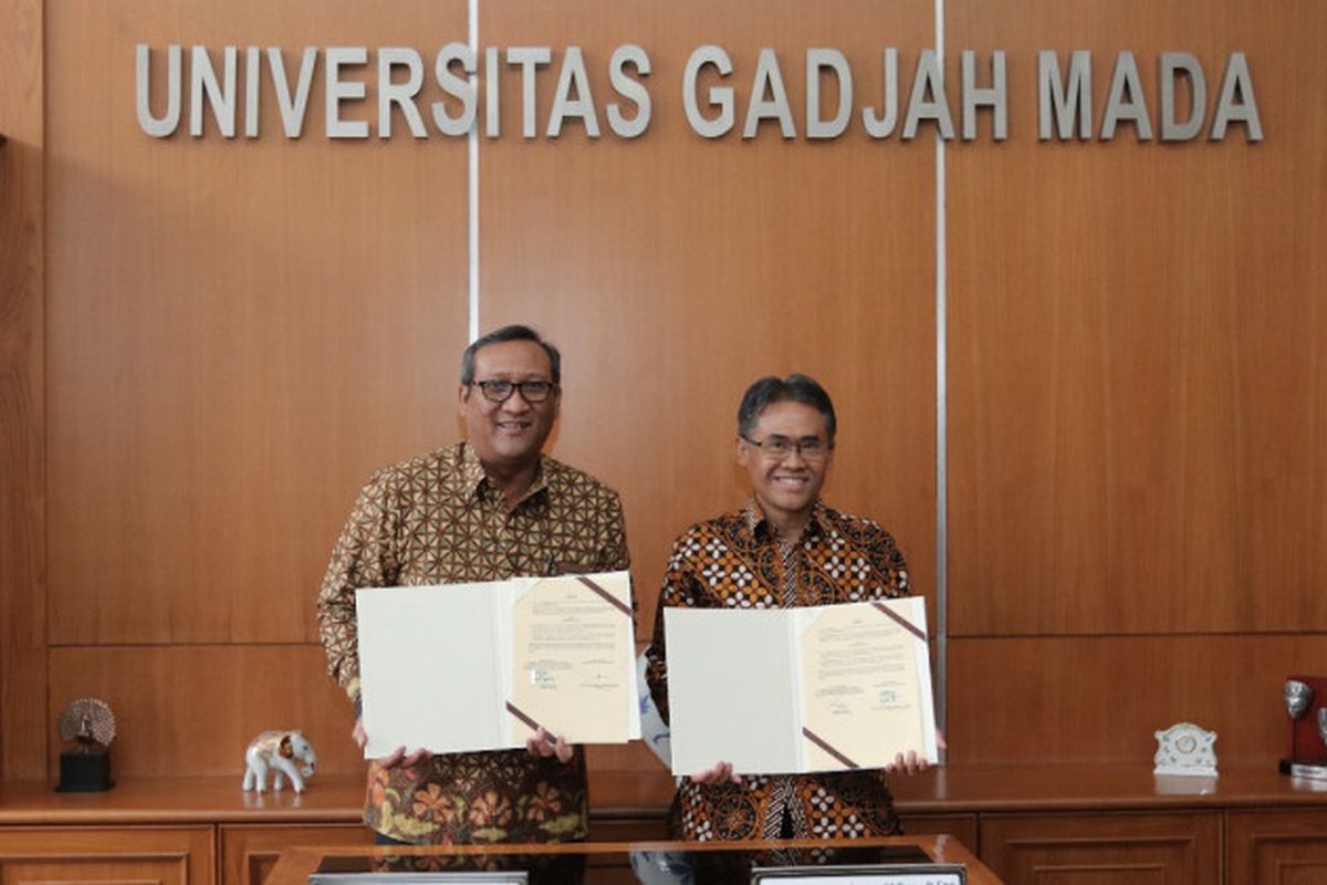 UGM dan PT RNI menjalankan kerjasama dalam penandatanganan nota kesepahaman bersama yang dilakukan Rektor UGM, Prof. Panut Mulyono dan Direktur Utama PT RNI Didik Prasetyo, Selasa (16/4) di Gedung Pusat UGM.