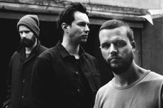 Lirik dan Chord Lagu A Place to Hide - White Lies