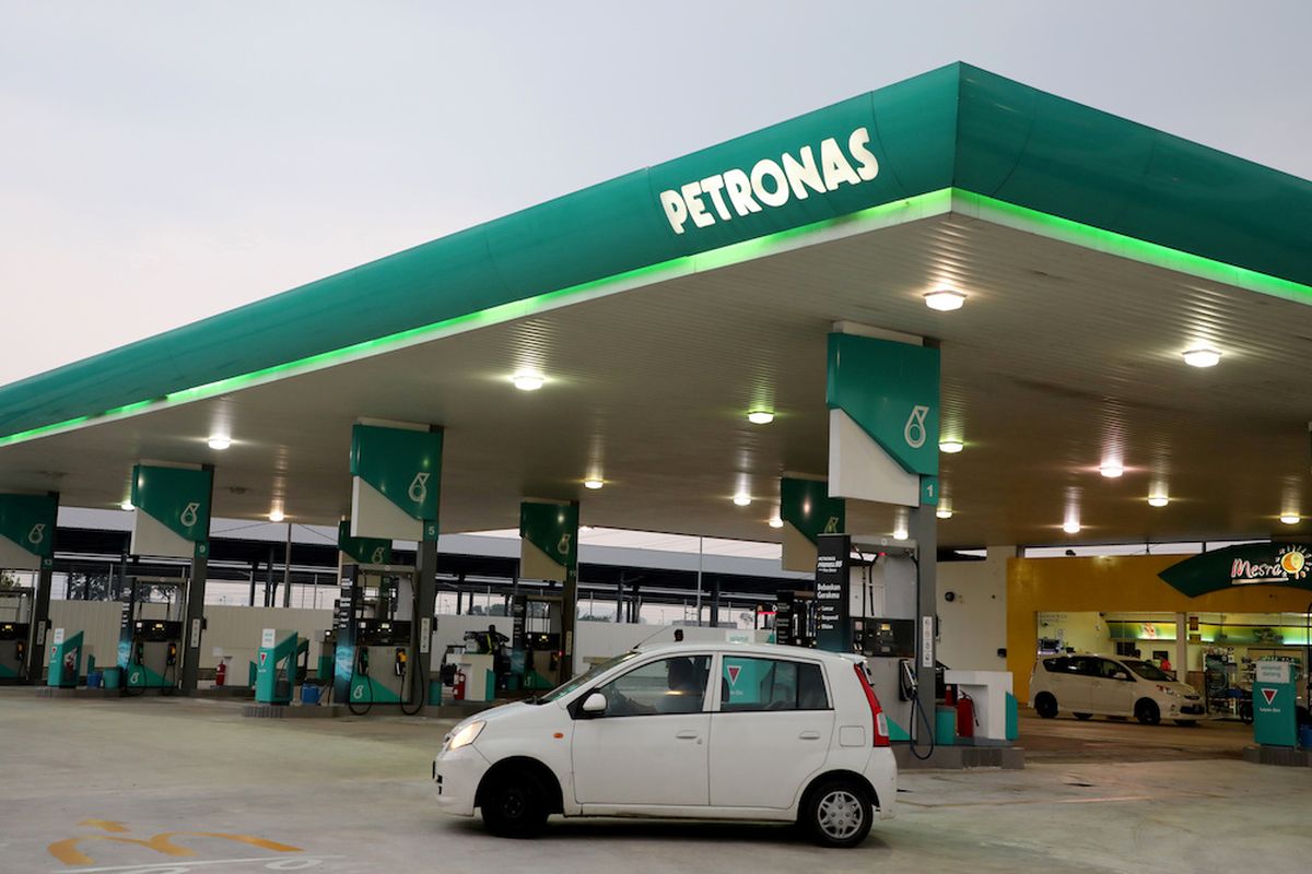 Ilustrasi SPBU Petronas di Kuala Lumpur, Malaysia.