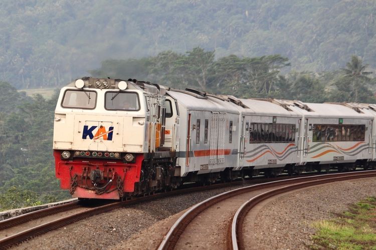 Ilustrasi kereta api. KAI buka pemesanan 24 perjalanan KA tambahan untuk Lebaran 2024.