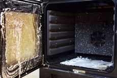 5 Langkah Mudah Bersihkan Oven dalam Sekejap!