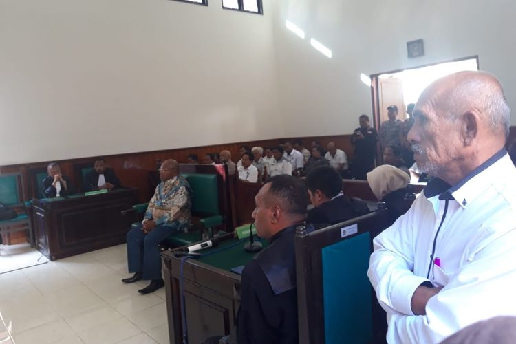 Suasana pembacaan putusan kasus tindak pidana Pemilu dengan Bupati Merauke, Frederikus Gebze sebagai terdakwa di Pengadilan Negeri Meerauke, Papua (19/06/2019)