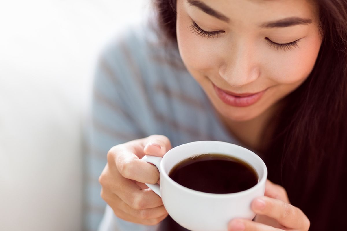 Minum kopi bisa menurunkan risiko penyakit hati.