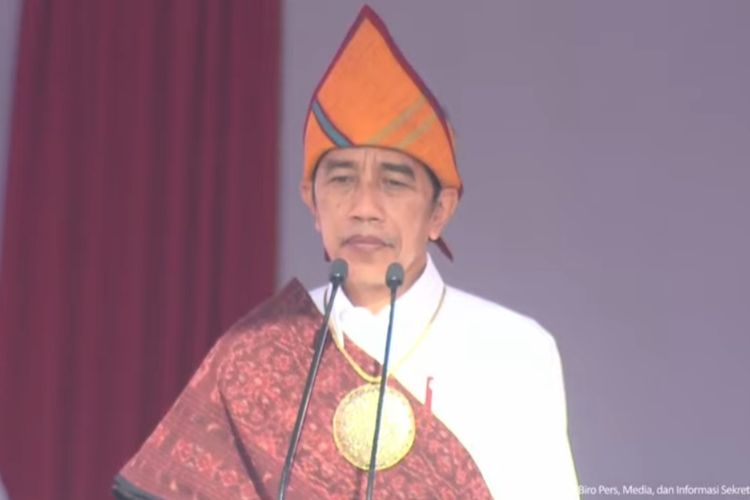 Presiden Joko Widodo saat memimpin upacara Hari Lahir Pancasila 2022 di Lapangan Pancasila, Ende, NTT, Rabu (1/6/2022).  