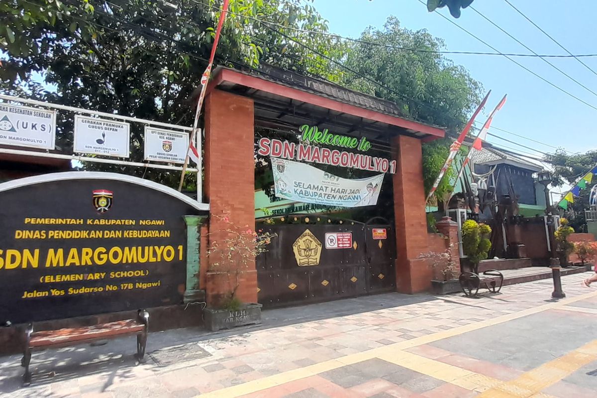 SEMPAT DITUTUP—Salah satu sekolah di Kota Ngawi, Jawa Timur sempat ditutup dampak unjuk rasa damai yang digelar di Gedung DPRD Kabupaten Ngawi, Jawa Timur, Senin (1/9/2025).  