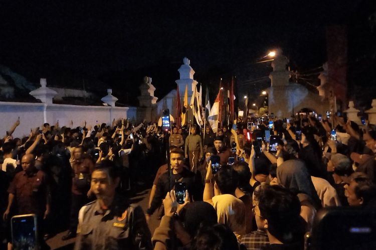 Mubeng Beteng Malam 1 Suro 2026 Yogyakarta Diawali dengan Wayang Langka