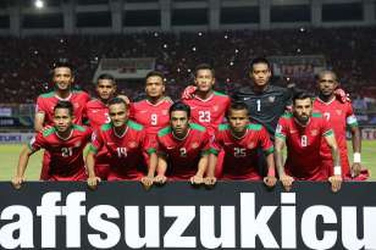 Pemain Indonesia berpose pada semi final putaran pertama AFF Suzuki Cup 2016 di Stadion Pakansari, Kabupaten Bogor, Jawa Barat, Sabtu (3/12/2016). Indonesia memang atas Vietnam dengan skor 2-1.