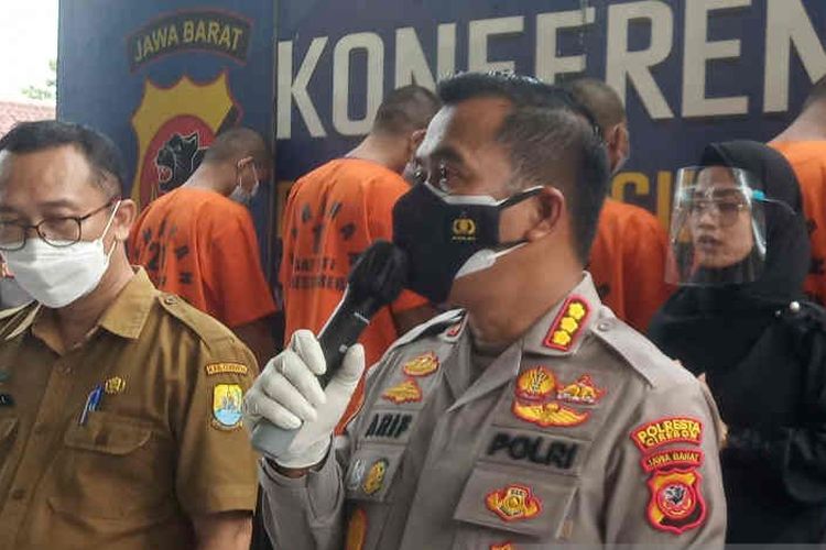 Kapolresta Cirebon Kombes Pol Arif Budiman saat memberi keterangan kepada media di Cirebon, Jawa Barat. 