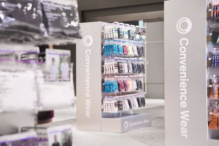 FamilyMart banting setir jual pakaian, buka toko satelit pertamanya di Tokyo, Jepang.