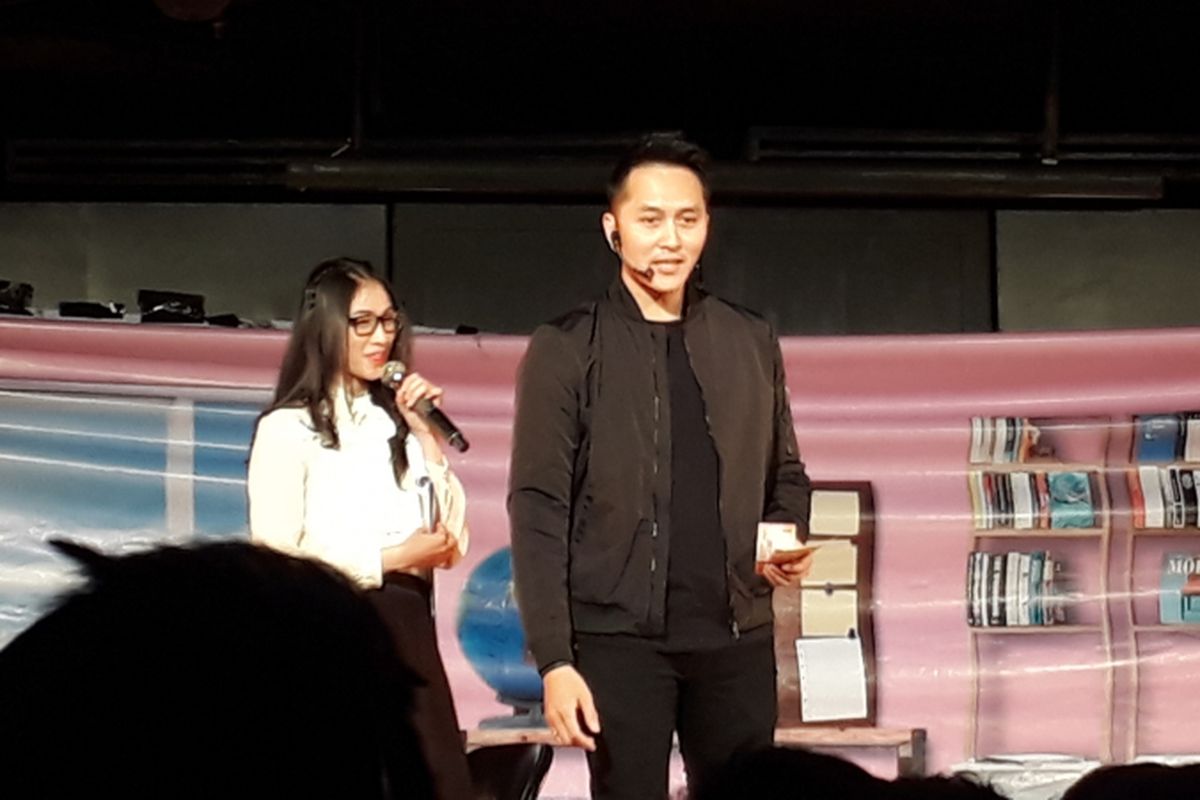 Demian Aditya menjadi guru sulap dalam acara JKT48 School di Teater JKT48, FX Sudirman, Jakarta Pusat, Kamis (22/6/2017).