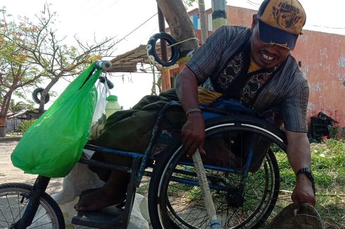 Kisah Samsul, Pria Difabel Memulung di Atas Kursi Roda, Uangnya Sering Dirampas 