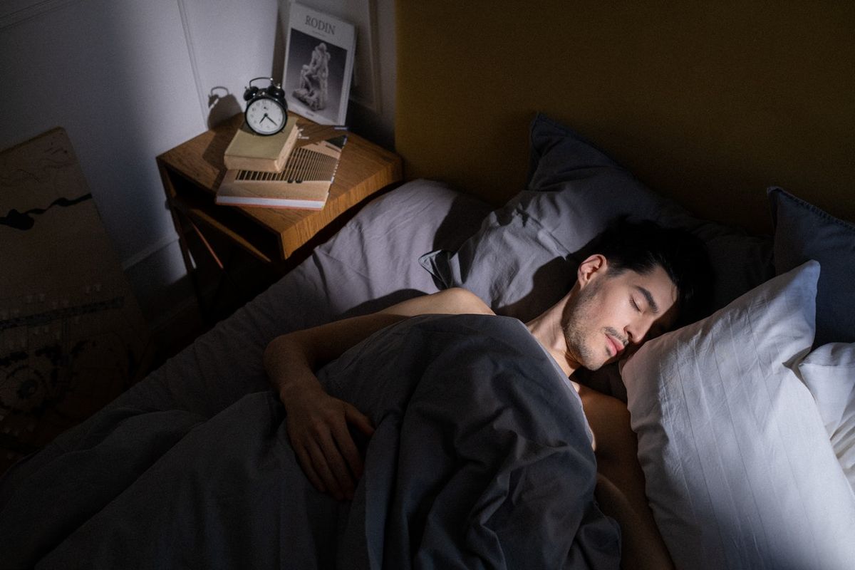 Tidur berlebihan juga dapat menjadi penyebab bangun tidur kepala pusing.