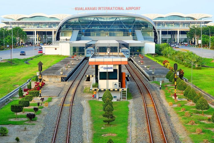 Bandara Internasional Kualanamu Medan dilengkapi dengan layanan kereta bandara.