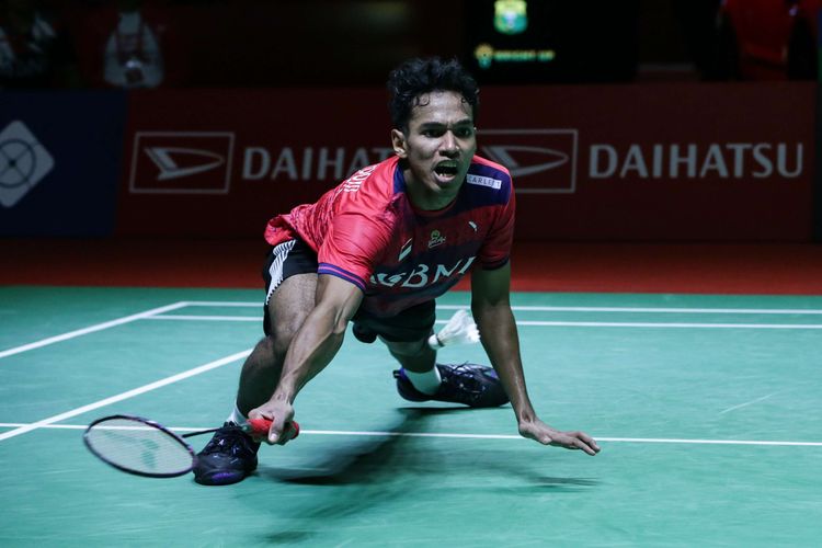 Tunggal putra Indonesia Chico Aura Dwi Wardoyo bertanding melawan wakil Hong Kong, Ng Ka Long Angus pada semifinal Indonesia Masters 2023 di Istora Senayan, Jakarta, Sabtu (28/1/2023). Chico melaju ke final setelah menang dengan skor 17-21, 27-25, dan 22-20.