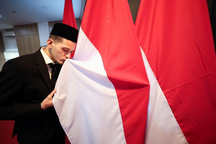 Justin Hubner resmi menjadi Warga Negara Indonesia (WNI). Kepastian Justin Hubner menjadi WNI setelah melakukan pengambilan sumpah dan janji setia pewarganegaraan Republik Indonesia di Kanwil Kemenkumham DKI Jakarta, Rabu (6/12/2023).