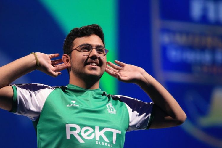 Atlet eSports asal Arab Saudi, Mosaad Msdossary Aldossary, sukses menjuarai FIFA eWorld Cup 2018 seusai mengalahkan atlet eSports Belgia, Stefano StefanoPinna Pinna, dalam laga final di The O2, London, Inggris, Sabtu (4/8/2018).