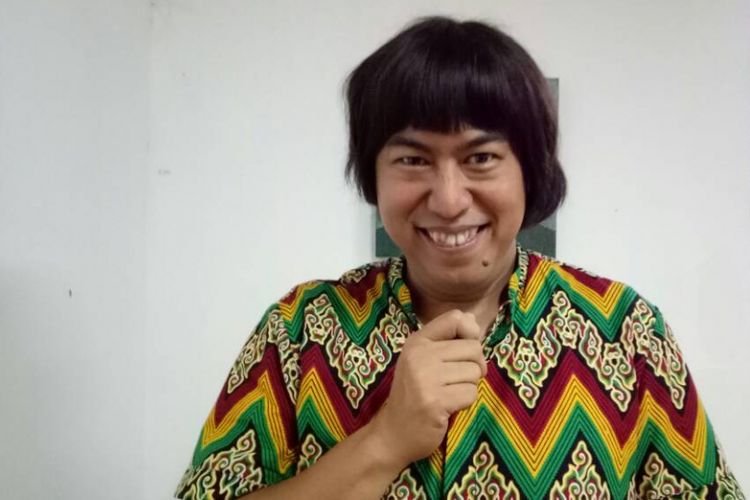 Pandji Pragiwaksono, yang berperan sebagai Raka, diabadikan di lokasi shooting film Insya Allah, Sah!,  di Gedung Indonesia Menggugat, Bandung, Jawa Barat, Jumat (12/5/2017).