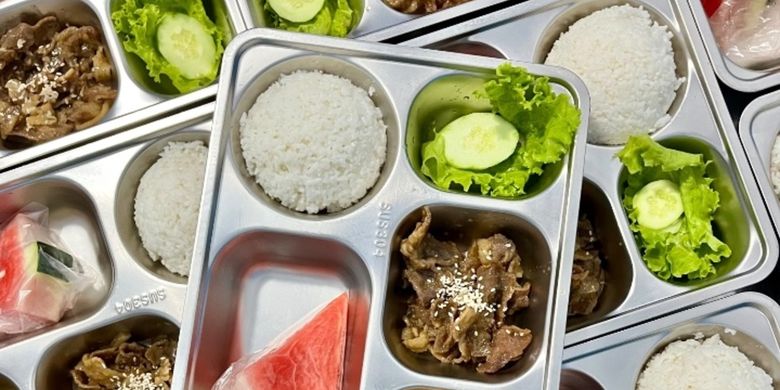 Menu MBG hari ini di SPPG Sinergi Kawan Baik di Kecamatan Senapelan, Kota Pekanbaru, Riau, Senin (12/10/2026).