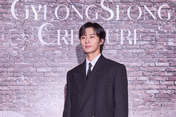 Aktor Park Seo Joon saat konferensi pers drama Korea Gyeongseong Creature di Korea Selatan yang disiarkan secara virtual dan global, Selasa (19/12/2023).