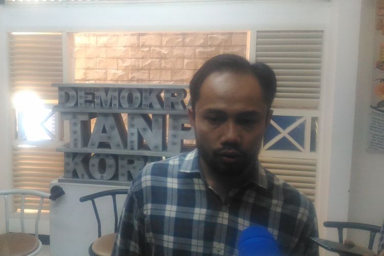 Peneliti Hukum dalam Divisi Hukum dan Monitoring Peradilan, Indonesia Corruption Watch (ICW), Donal Fariz,di kantor ICW, Jakarta Selatan, Rabu (17/7/2019).  