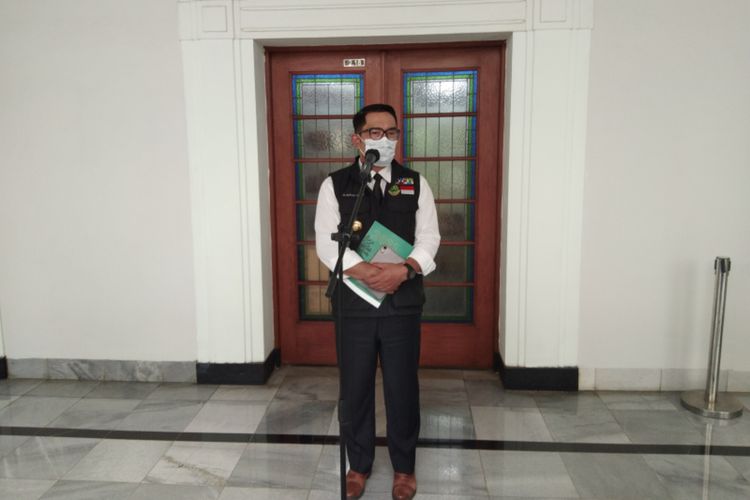 Gubernur Jawa Barat Ridwan Kamil saat menghadiri konferensi pers di Gedung Sate, Kota Bandung, Selas (28/12/2021).