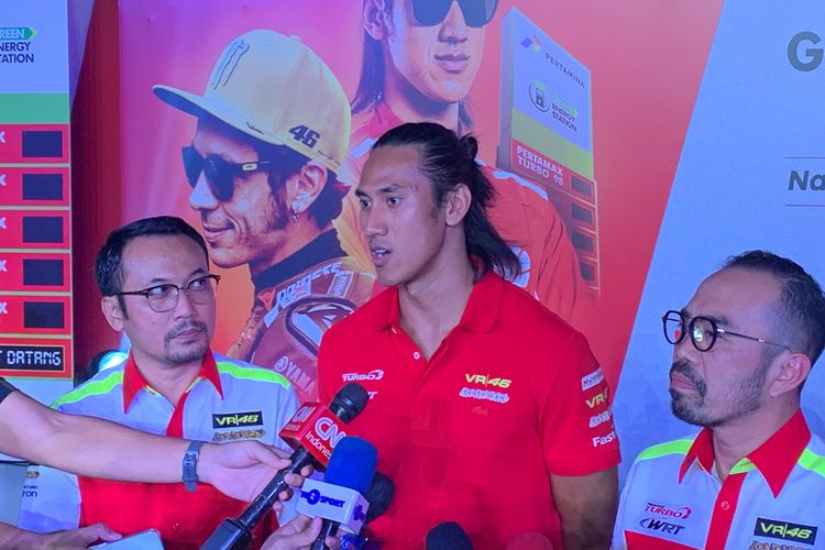 Pebalap Team WRT, Sean Gelael, saat berbicara kepada awak media termasuk  di kawasan Jakarta pada Senin (12/2/2024).