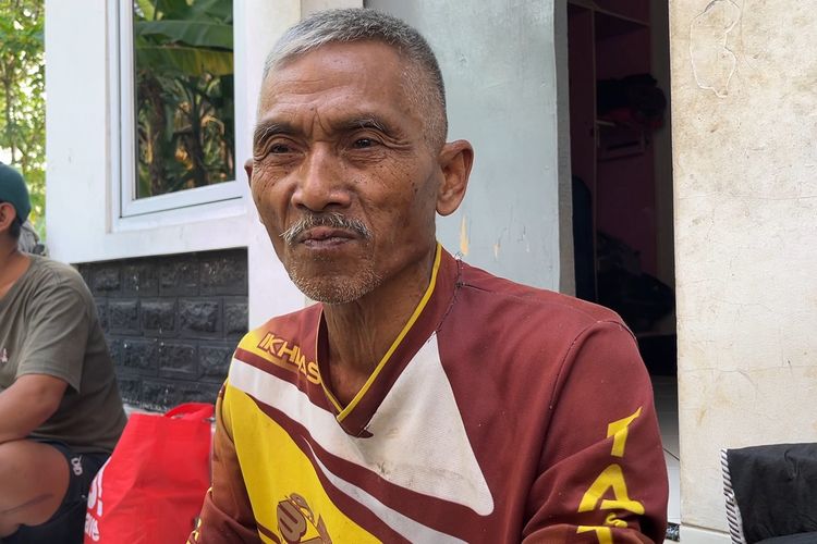 Truk Hantam Rumah Warga di Purwakarta, Agus Hanya Bisa Melamun Lihat Rumahnya Hancur