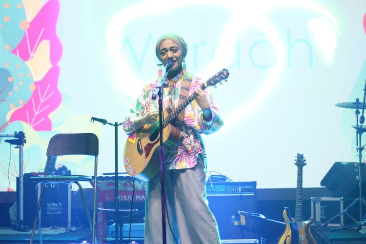 Penampilan Chiki Fawzi di panggung Sound of Humanity Jakhumfest 2020 persembahan Dompet Dhuafa, di M Bloc Space, Jakarta.