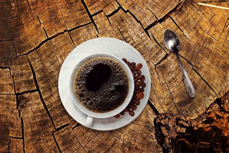Ilustrasi kopi, minum kopi. Studi ungkap kopi atau kafein mungkin tidak mengganggu detak jantung. Peneliti menemukan bahwa konsumsi kopi atau kafein dapat mengurangi risiko aritmia atau gangguan detak jantung tidak normal.