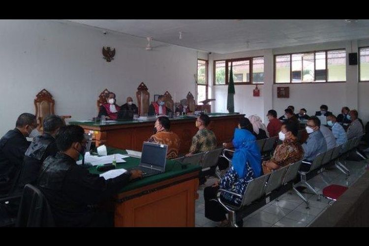 Sejumlah saksi dihadirkan dalam sidang dugaan korupsi pengadaan barang bantuan sosial Covid-19 Bandung Barat di Pengadilan Negeri (PN), Jalan LLRE Martadinata, Kota Bandung, Rabu (6/10/2021).