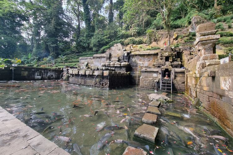 Petirtaan Jolotundo di Lereng Gunung Penanggungan, Mojokerto, Jawa Timur.