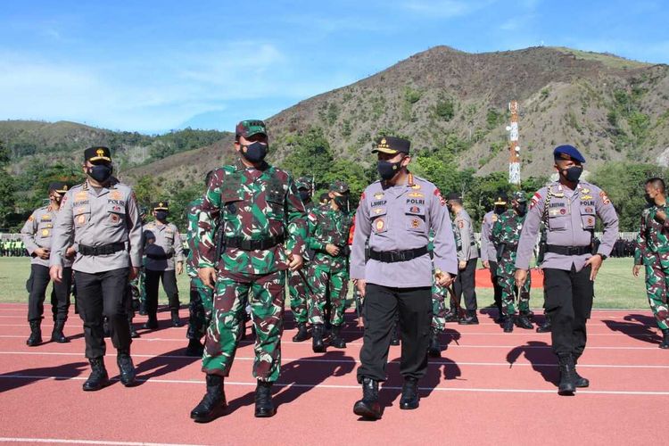 Panglima TNI dan Kapolri tengah berada di Stadion Lukas Enembe, untuk memimpin Apel Gelar Pasukan Pengamanan PON XX 2021, Jayapura, Papua, Rabu (29/9/2021)