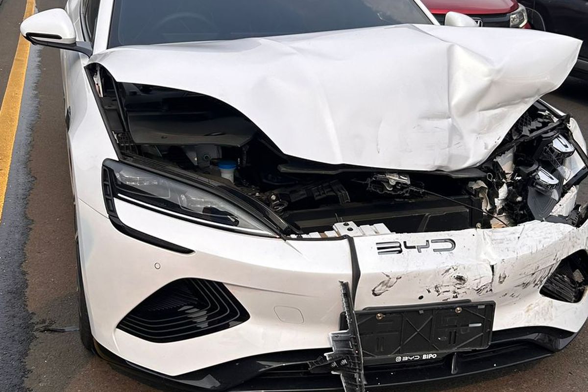 Mobil Listrik Terlibat Kecelakaan Beruntun di Tol BSD