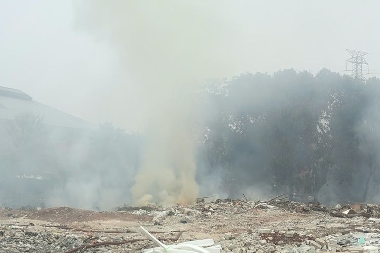 Kebakaran Lahan di Tangsel Padam Setelah 2 Hari, Petugas Berjibaku Atasi Bara di Bawah Tanah