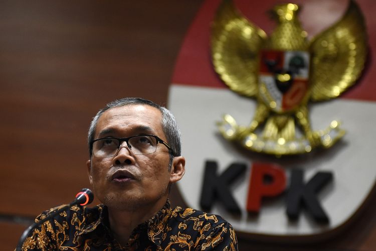 Wakil Ketua KPK Alexander Marwata memberi keterangan pers di Gedung KPK, Jakarta, Senin (10/12/2018). KPK menetapkan mantan Pejabat Pembuat Komitmen Pusat Administrasi Keuangan dan Pengelolaan Aset Sekretariat Jenderal Kemendagri Dudy Jocom bersama Kadiv Gedung PT Waskita Karya Adi Wibowo dan Kadiv Konstruksi VI PT Adhi Karya Dono Purwoko sebagai tersangka dugaan korupsi pembangunan Gedung IPDN di Sulawesi Selatan dan Sulawesi Utara pada tahun anggaran 2011. Sebelumnya, Dudy Jocom sudah divonis bersalah terkait korupsi proyek pembangunan Kampus IPDN di Kabupaten Agam, Sumbar, dan dijatuhi hukuman empat tahun penjara oleh pengadilan pada 14 November lalu. ANTARA FOTO/Indrianto Eko Suwarso/kye.