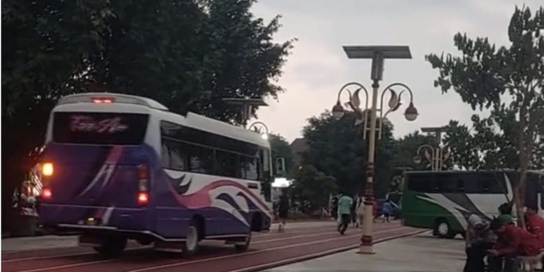 Tahun Baru Seru di Alun-alun Kebumen, Lapar Datang, Kenyang Pulang