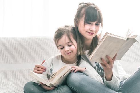 Orangtua Jadi Contoh Anak agar Gemar Baca Buku