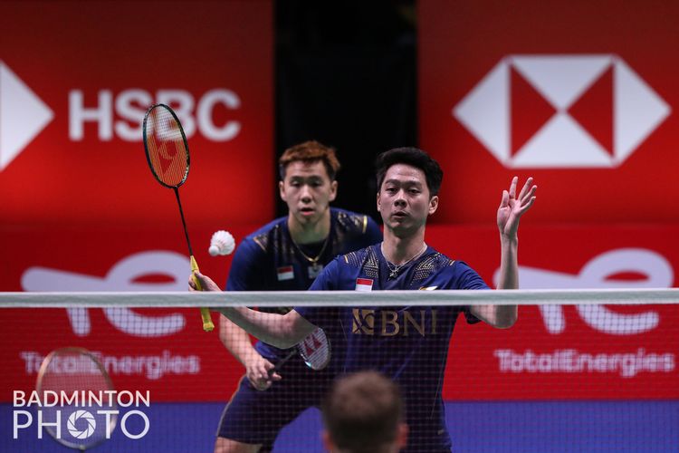 Marcus Fernaldi Gideon/Kevin Sanjaya Sukamuljo saat beraksi di perempat final Piala Sudirman 2021 di Vantaa, Finlandia.