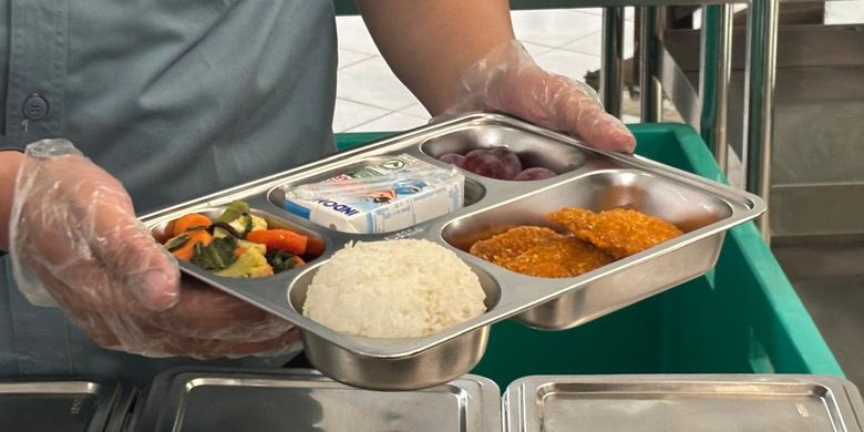 Ilustrasi MBG, MBG Produksi SPPG Cinere. Pegawai SPPG diangkat sebagai PPPK. Berapa gaji PPPK SPPG BGN? Siapa saja pegawai SPPG yang bisa diangkat sebagai PPPK?