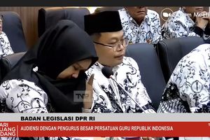 Tangis Guru Honorer Pecah di DPR: Pulang Mengajar Harus Antar Jemput Laundry