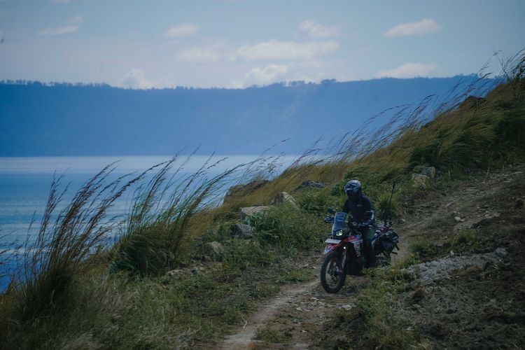 Tantang Jalur Kelok Samosir, Uji Ketahanan Motor di Rute Ekstrem
