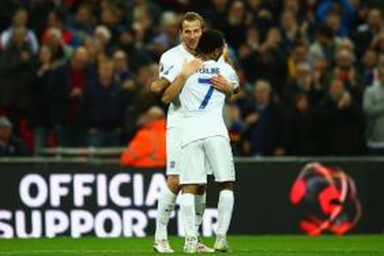 Harry Kane merayakan golnya bersama Raheem Sterling saat Inggris mengalahkan Lithuania pada Kualifikasi Piala Eropa, Maret 2015.