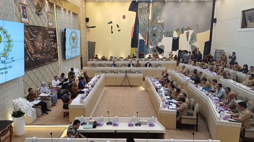 Sebut Kepala Daerah Protes Pelantikan Diundur, Komisi II: Sudah Ada yang Jahit Baju...