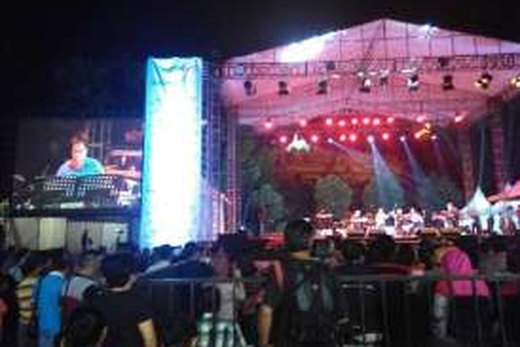 Krakatau Reunion tampil dalam Borobudur Jazz Festival 2016 pada Minggu (15/5/2016) malam.