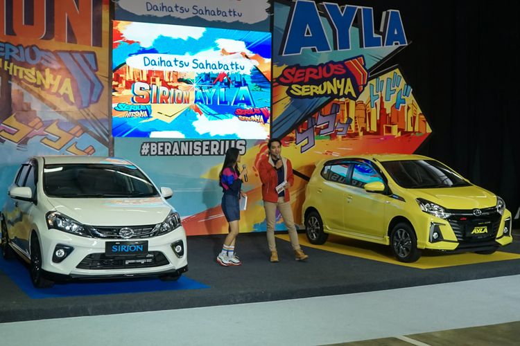 Peluncuran Daihatsu Ayla dan Sirion terbaru, Kamis (19/3/2020) dilakukan melalui live streaming akibat penyebaran virus Corona. Pembaruan di kedua model terbilang minim namun diharapkan dapat memacu pasar LCGC dan Hatchback yang melambat akibat kondisi ekonomi dan global. Foto : ADM