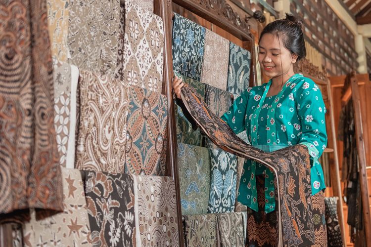 Ilustrasi batik. Mengenal Batik Sogan yang merupakan salah satu jenis batik klasik dengan nuansa tradisional.
